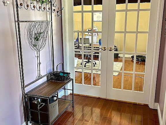 Foyer into office
