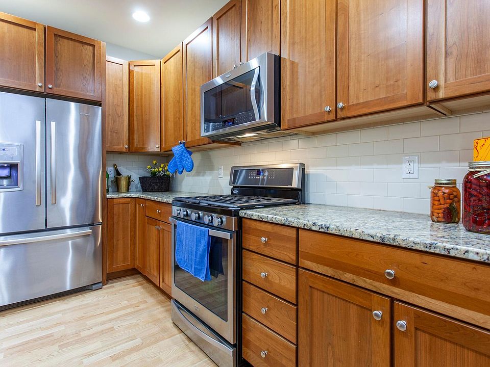 1st image of 110 Brinley Ct