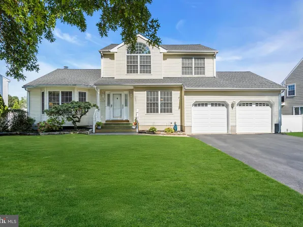 1176 Aster Dr, Toms River, NJ 08753