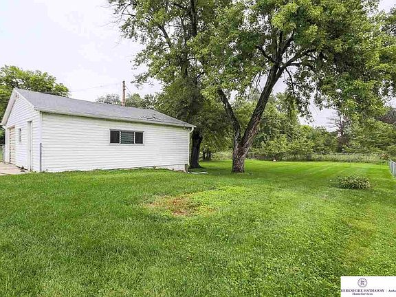 4th image of 3807 Cornhusker Dr
