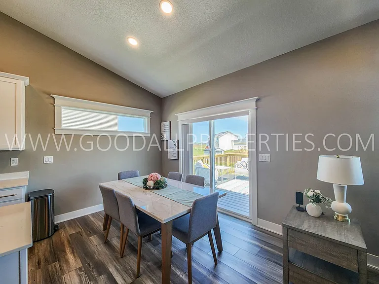 285 NW Morgan Ct — Photo 6