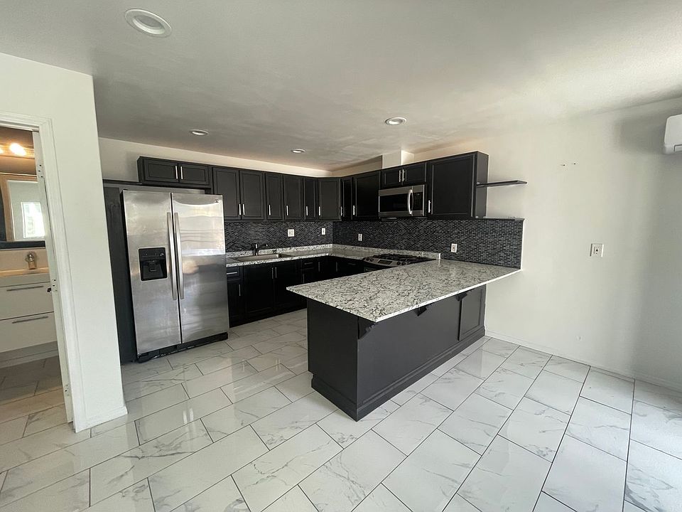1st image of 134 W Plaza Blvd
