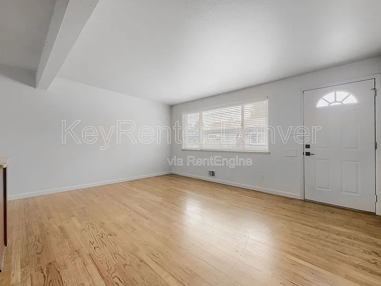 221 S Holly St — Photo 1