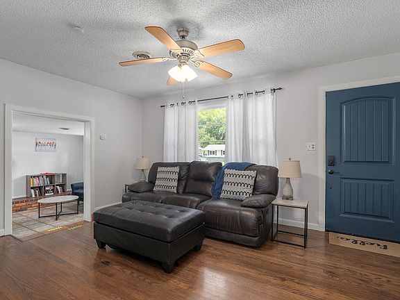 4th image of 1433 S Pickwick Avenue