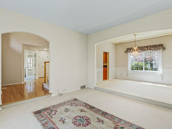 5th image of 2214 E Brookfield Ln