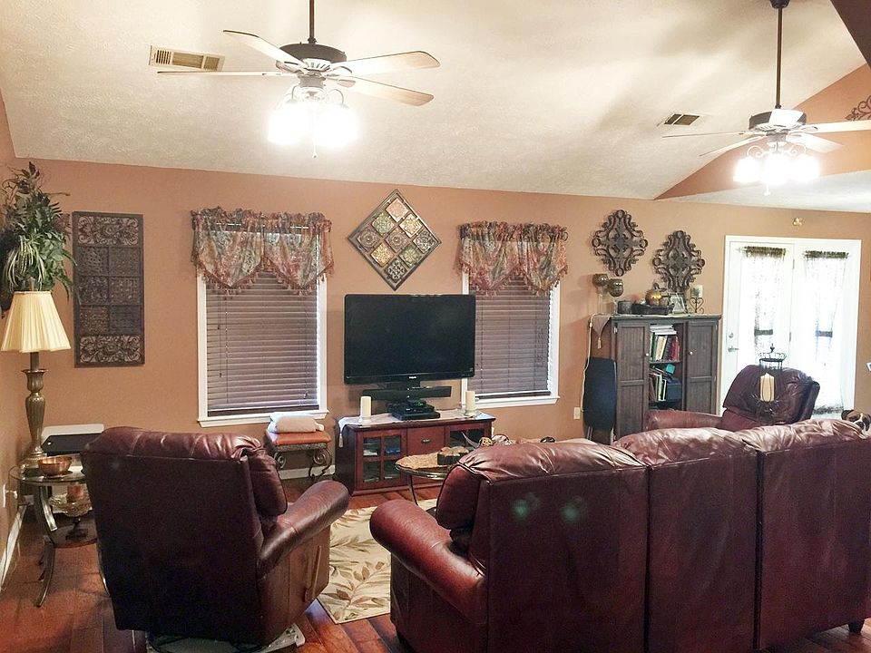 2nd image of 60019 Paradise Cir