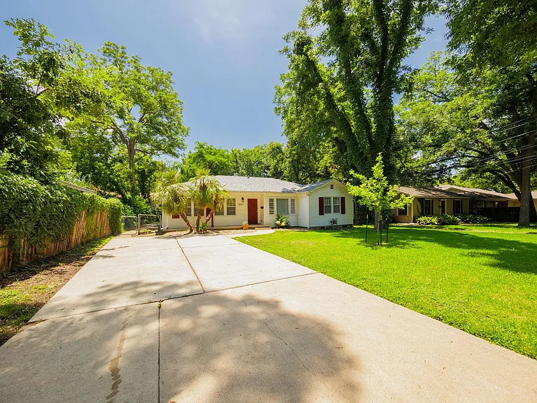 4505 Elwood Rd — Photo 3