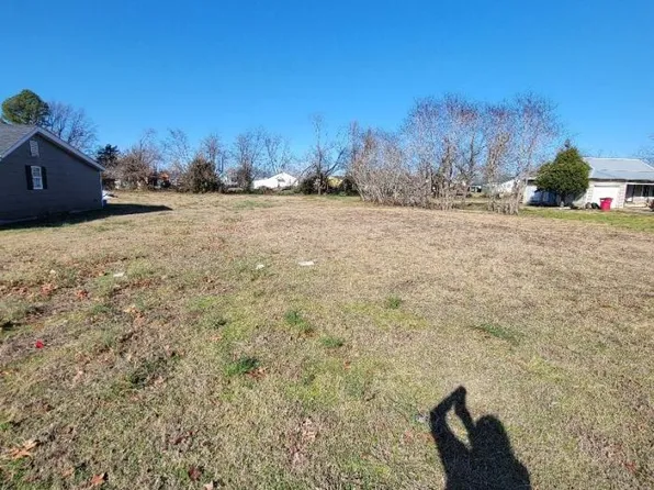 1516 E Kathleen St, Sikeston, MO 63801