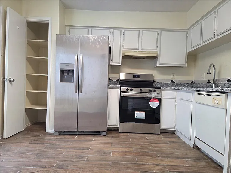 11545 S Kirkwood Rd — Photo 3