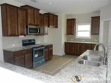 Granite Counters and 42 inch Cabinets