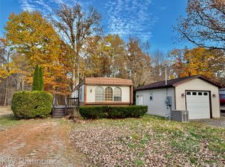 192 Pickford Rd, Kimball, MI 48074