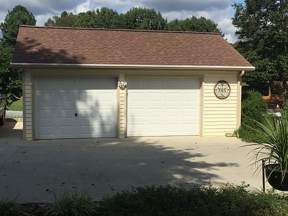 Detached Garage
18' x 24'