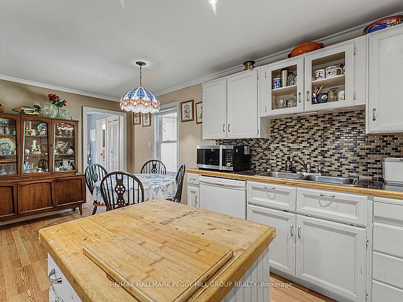 5th image of 1301 Honey Harbour Rd