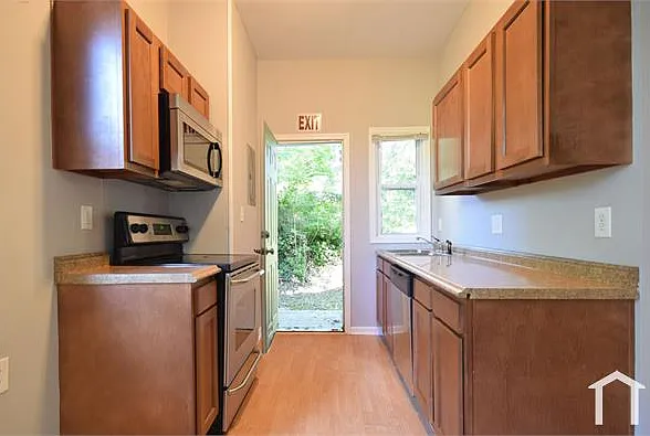 3300 Windsor Ave #1 — Photo 8