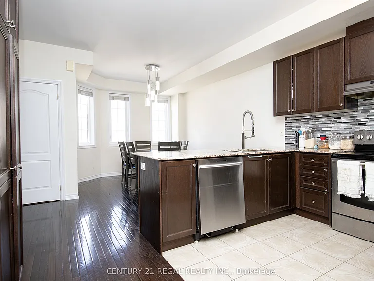 43 Tollgate St #UPPER — Photo 13