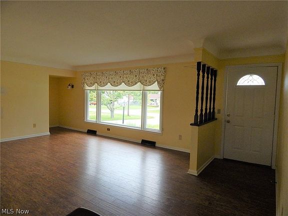 3rd image of 18439 Meadow Ln