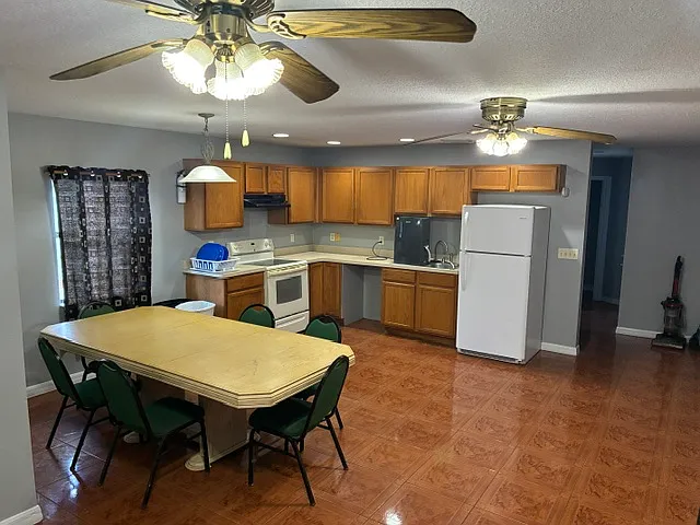 3 bed, 1424 sqft, $2,160 — Photo 2