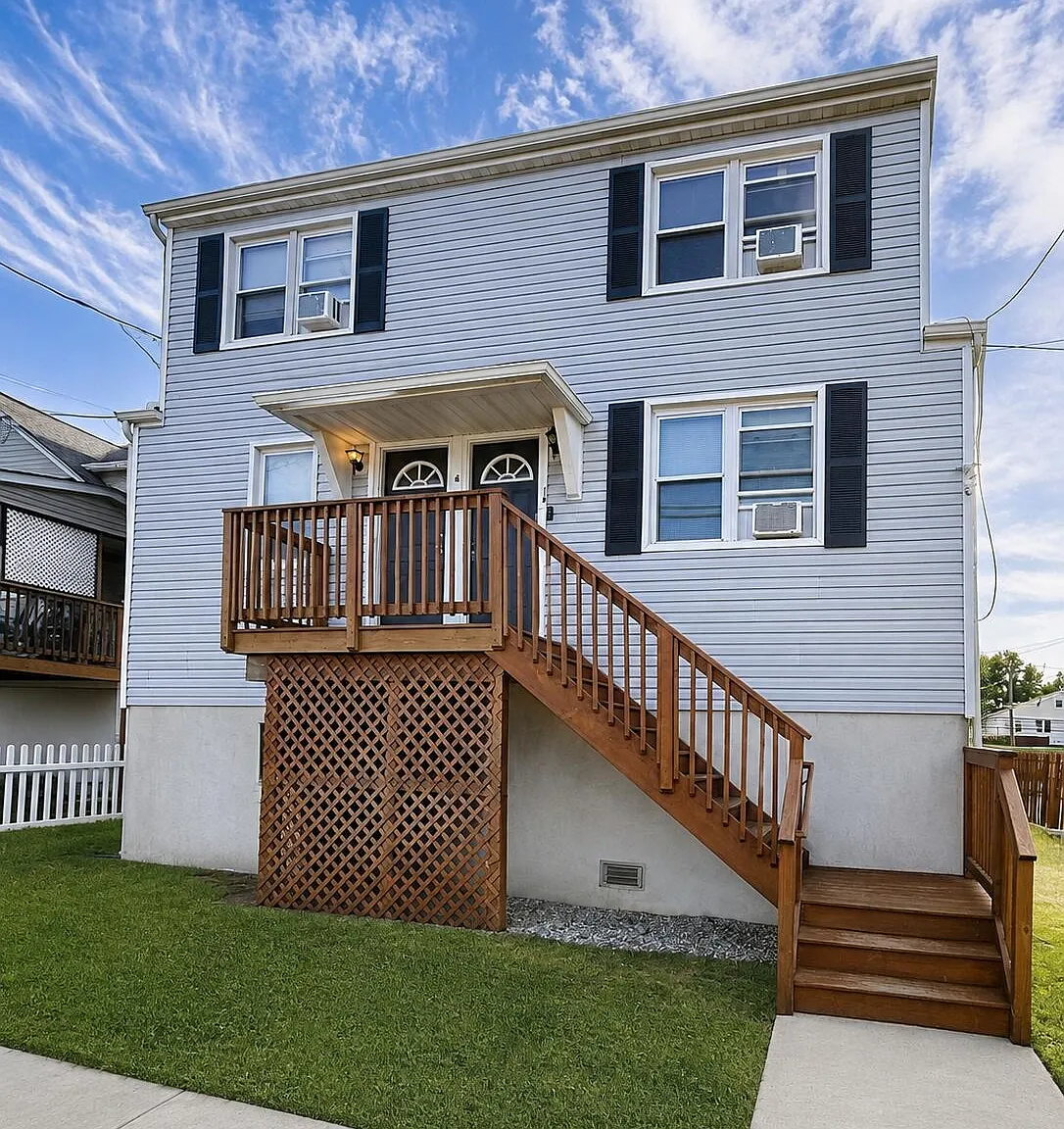 2 bed, 1.0 bath, 750 sqft, $2,300 — Photo 1