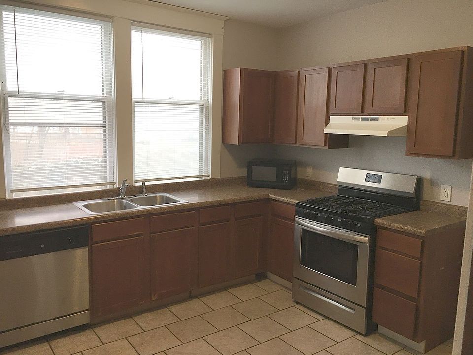 1st image of 811 Kalamazoo Ave SE