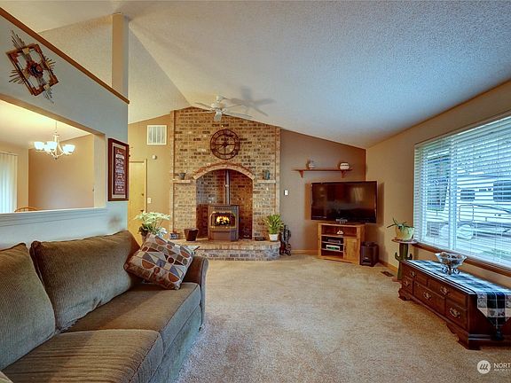 4th image of 12410 138th Street Ct E