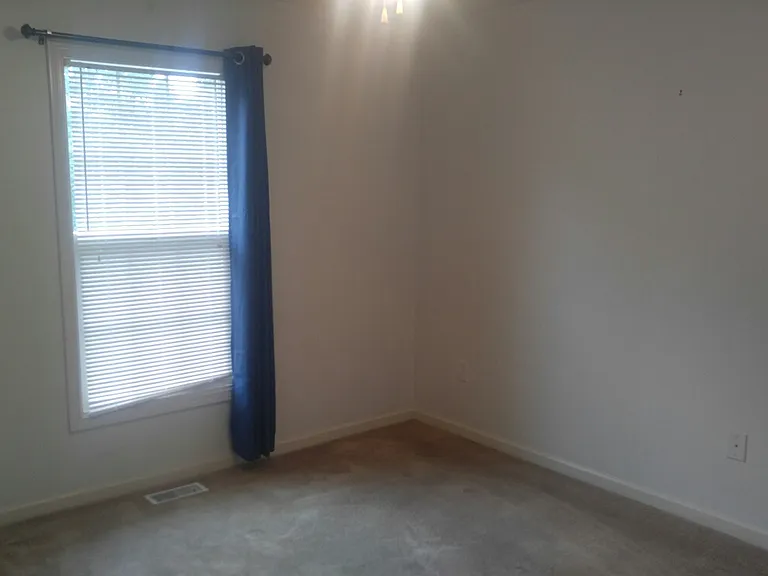 4924 Pond Ct — Photo 10