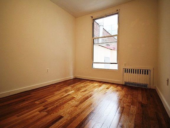 3rd image of 321 Franklin Ave