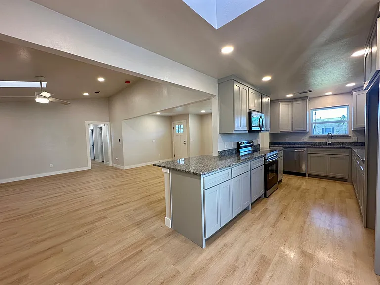 2922 Berkshire Dr — Photo 7