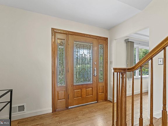 4th image of 2525 N Wakefield St