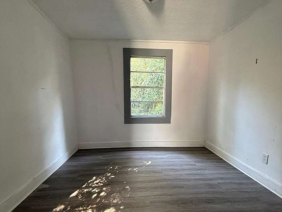 5th image of 235 SW Valentine Ave