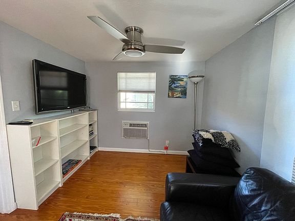 5th image of 805 1/2 Vistabula St #2