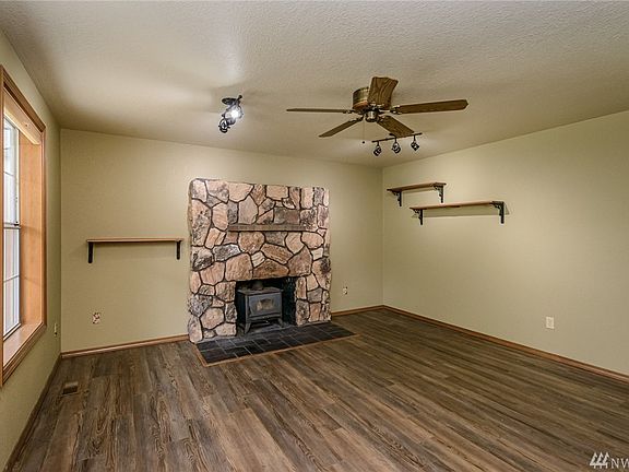 5th image of 4849 Marian Dr NE