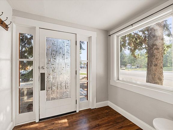 4th image of 719 Broadway Ave S