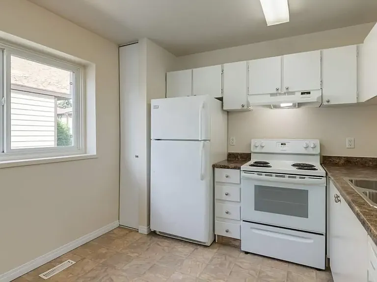 1 Hyndman Cres NW #1371 — Photo 6