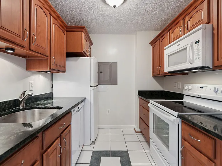 200 N Pickett St #214 — Photo 2