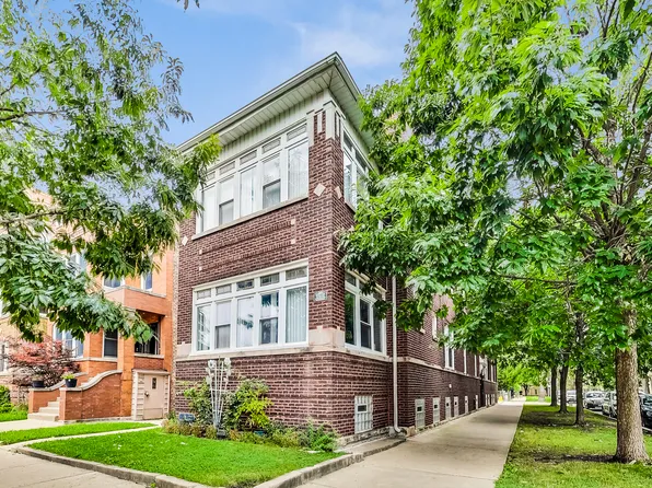 3052 N Davlin Ct, Chicago, IL 60618