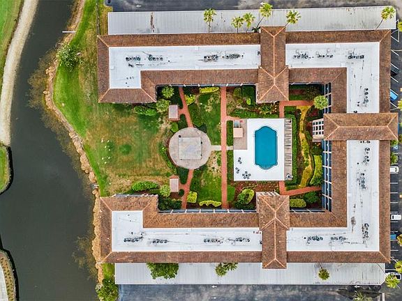 2nd image of 6100 GULFPORT BOULEVARD S #402