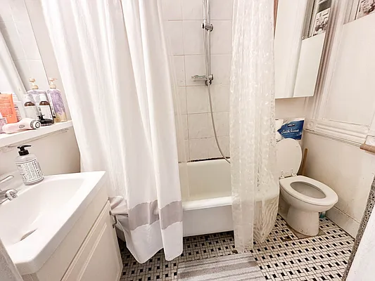 Rented by Ulas Real Estates Inc | media 34