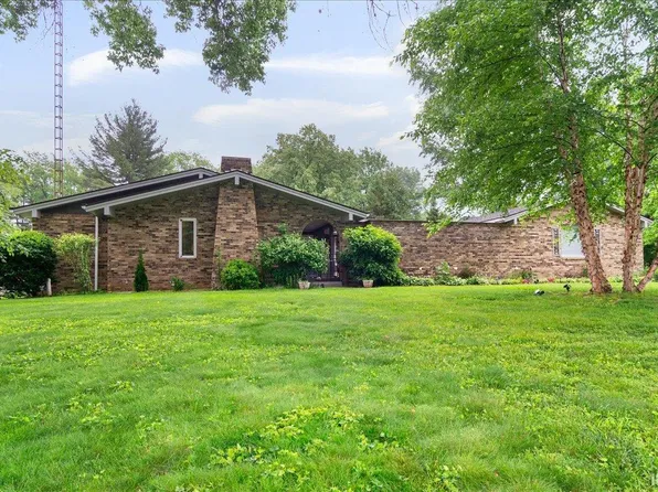 3458 Lakeside Dr, Jasper, IN 47546