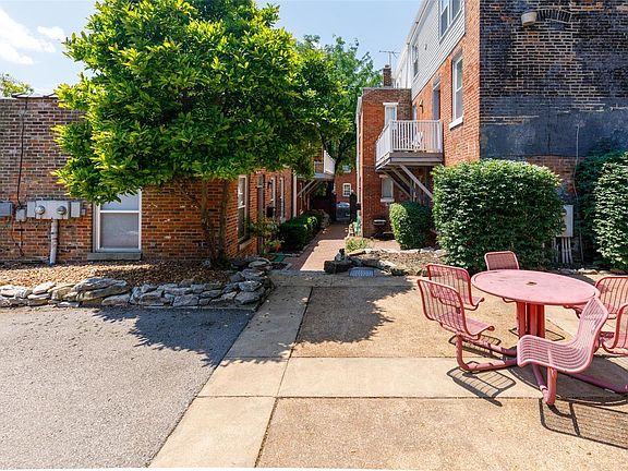 2nd image of 819 Allen Ave