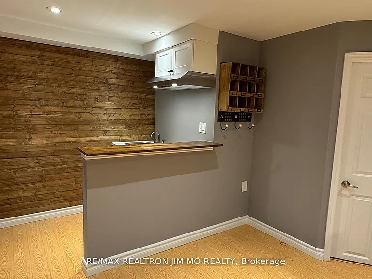 50 Reginald Cres #BASEMENT — Photo 3
