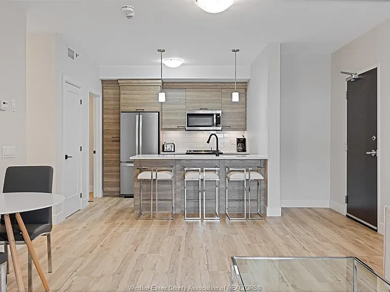 224 Main St E #602 — Photo 7