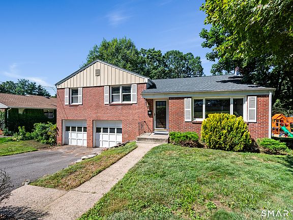 2nd image of 35 Fairwood Farms Drive
