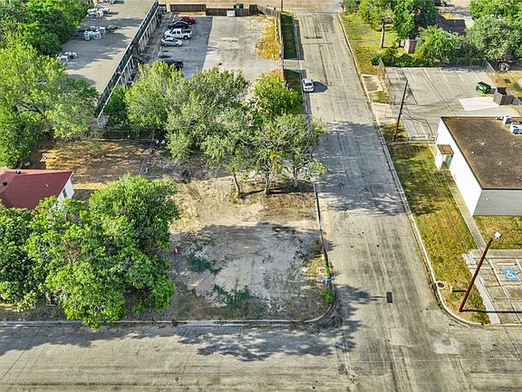 4th image of 308 E Guadalupe St