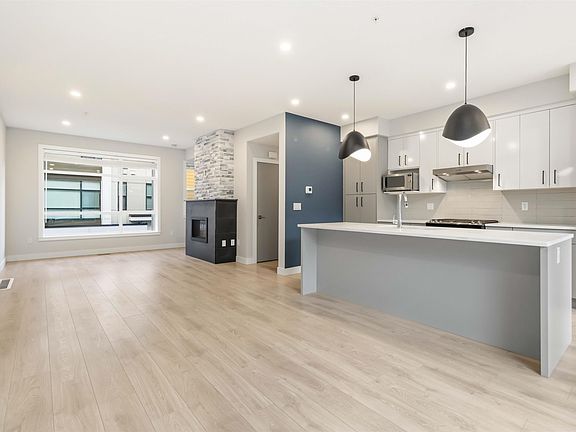 5th image of 46150 Thomas Rd #211