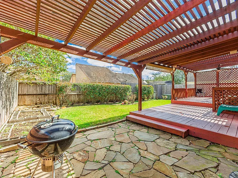 1319 Ambergate Dr — Photo 2
