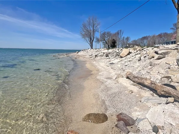 705 E Lakeshore Dr, Kelleys Island, OH 43438