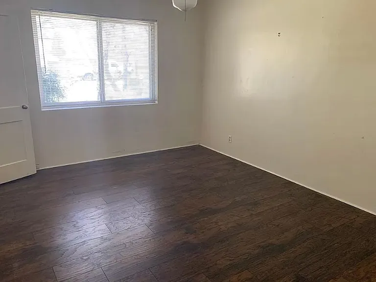 2332 Hoffman Dr NE — Photo 2