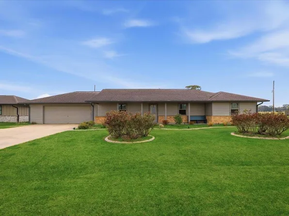 15219 Cliff St, Hamshire, TX 77622