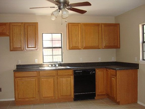 3rd image of 1515 E Harris Ave