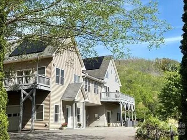 105 Elm Dr, Asheville, NC 28805